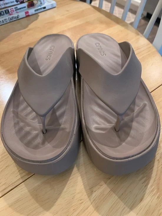 CROCS Women’s Platform Flip Sandals in Taupe/Light Brown - Picture 3 of 9